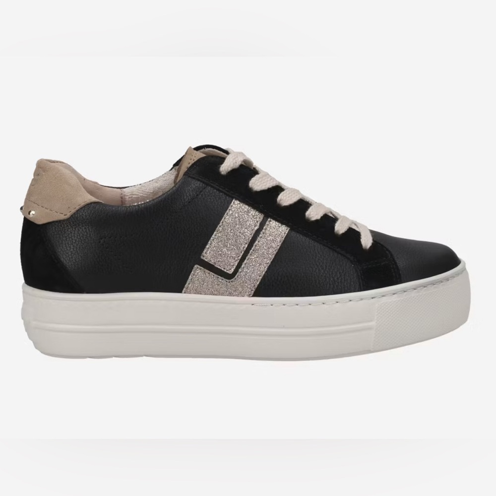 Sneakers
Never worn, in Box. US sizes